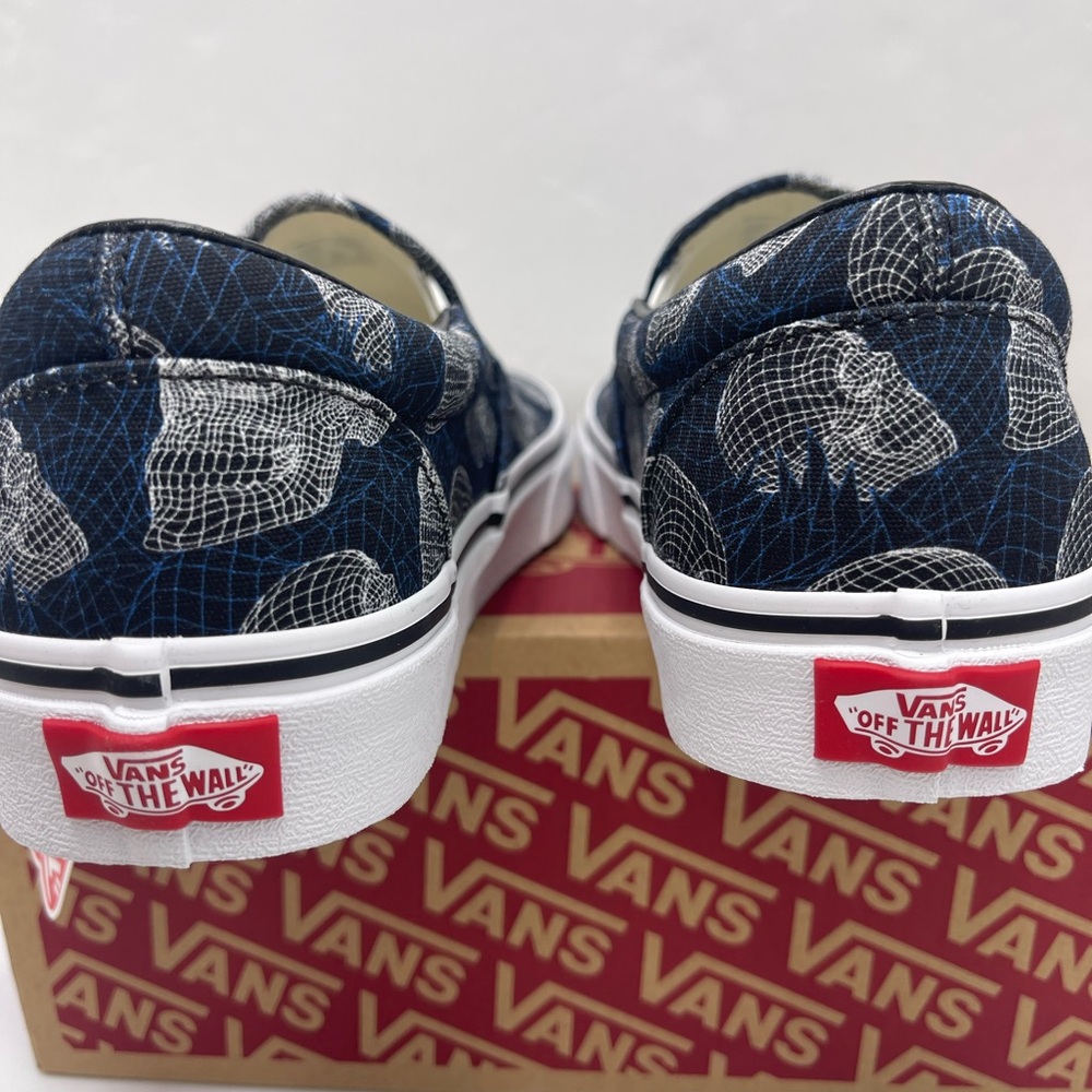 Vans WMNS Vans Women’s Classic Slip-On
(Wireframe Skulls)Blktrwht Sneakers - Picture 4 of 16